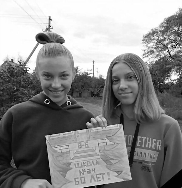 Anna y Yuliia Aksenchenko 1 Anna y Yuliia Aksenchenko 1