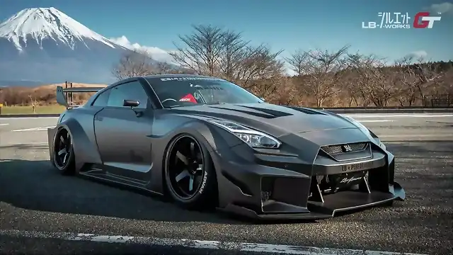 00Liberty-Walk -LB-Silhouette-WORKS-GT-Nissan-35GT-RR-Tuning-Bodykit-1