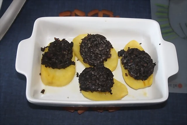 Tapita de patata con morcilla de Burgos