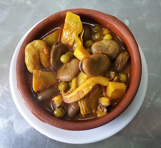 Habas con alcachofas y ovas de choco