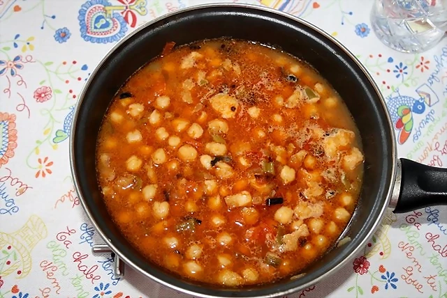 Garbanzos con bacalao en salazn