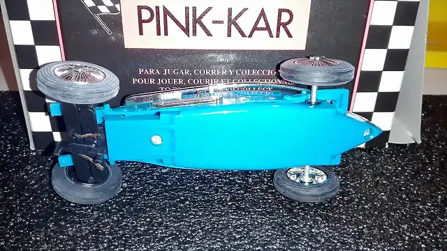 pink kar bugatti (4)