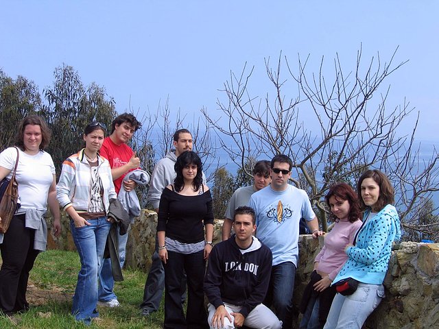 Todo el grupo en el Faro de Tazones