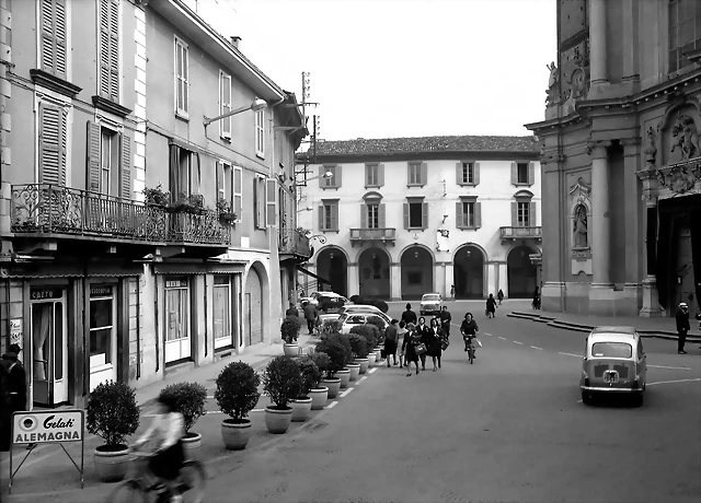 Treviglio - Piazza Manara mit Rathaus front