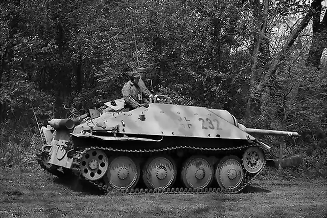 1345433666_jagdpanzer38hetzerb