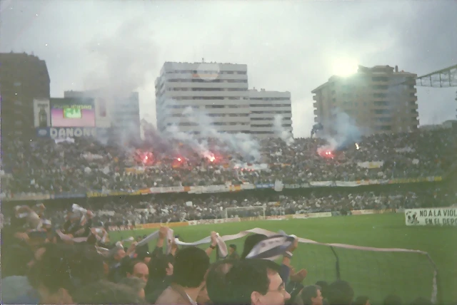 ultras sur final copa de valencia desde lejos