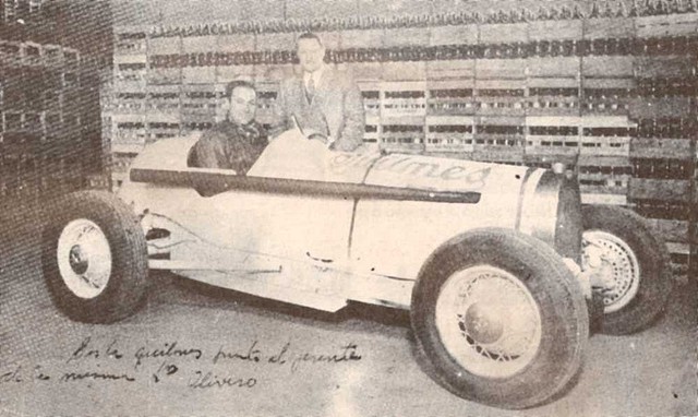 FOTO 3 - NIEMITZ Y EL CHRYSLER CAMPEON DE 1950