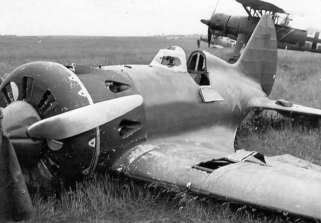 Polikarpov--16-and-Hs126