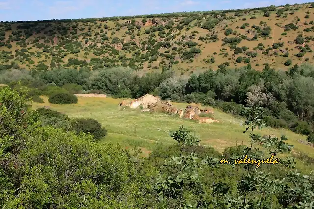 007, ruinas junto al ro, marca