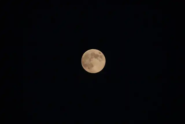 016, la luna