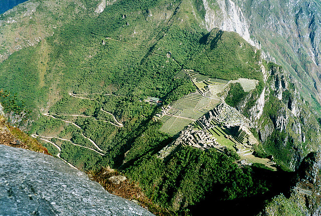 Machu_Picchu_seen_from_Huayna_Picchu