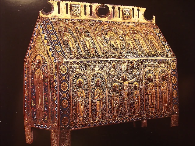 arqueta relicario,finales del XII,Limoges.(FRENTE). Museo de la Abadia de Silos. arqueta relicario,finales del XII,Limoges.(FRENTE). Museo de la Abadia de Silos.