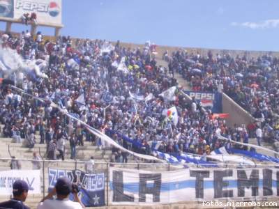 la hinchada en la Goleada contra Bloomicienta