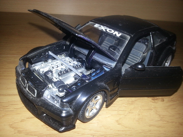 BMW E36 M3 '95...(burago 1-24)