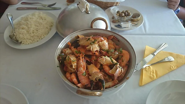 Cataplana de mariscos con zapatera