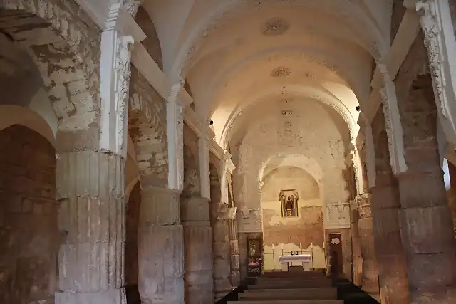 TRICIO (LA RIOJA) BASILICA DE SANTA MARIA DE LOS ARCOS.SV SOBRE ANTERIO MAUSLEO ROMANO DEL S.III