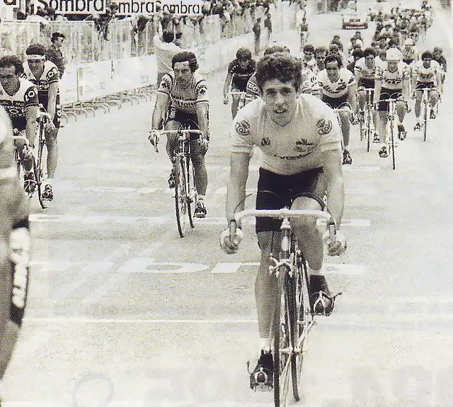 Perico-Vuelta1984-Lider