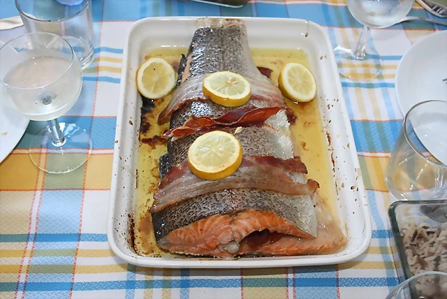 Trucha al horno con limones