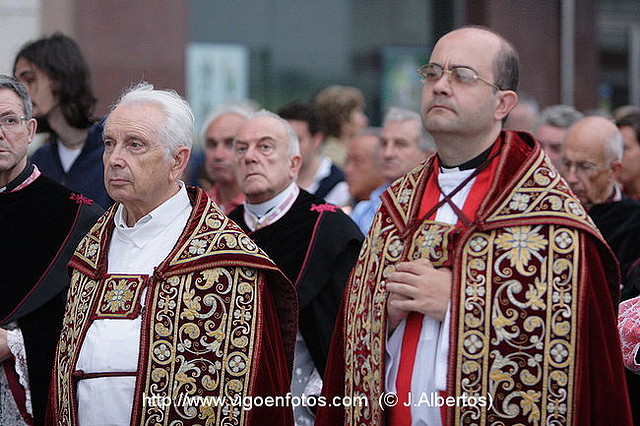 Pluviales Rojos Cristo de la Victoria