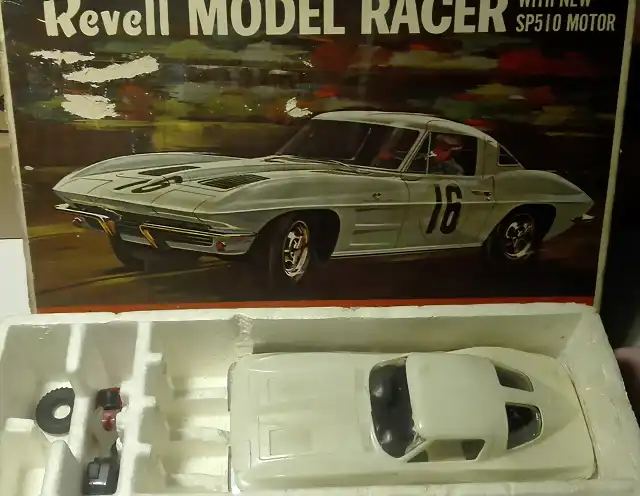 revell '63 vette C2 sting ray (1)