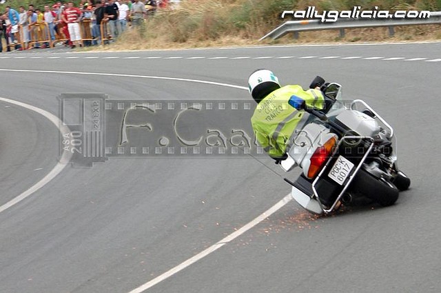 impresionante tumbada,guardia civil de trafico impresionante tumbada,guardia civil de trafico