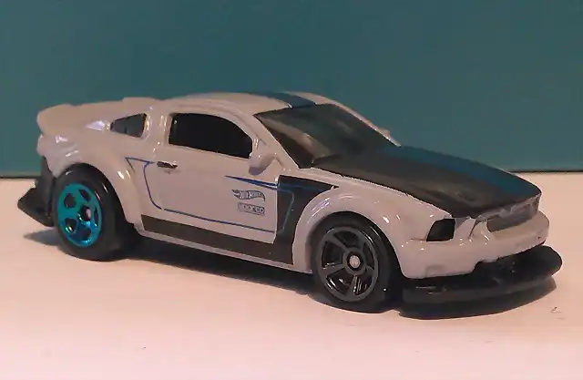 Mustang-SEMA-recolor-HW2016