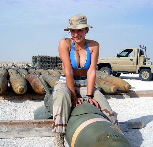 las-chicas-militares-m-s-sexys-del-mundo19-1298390747