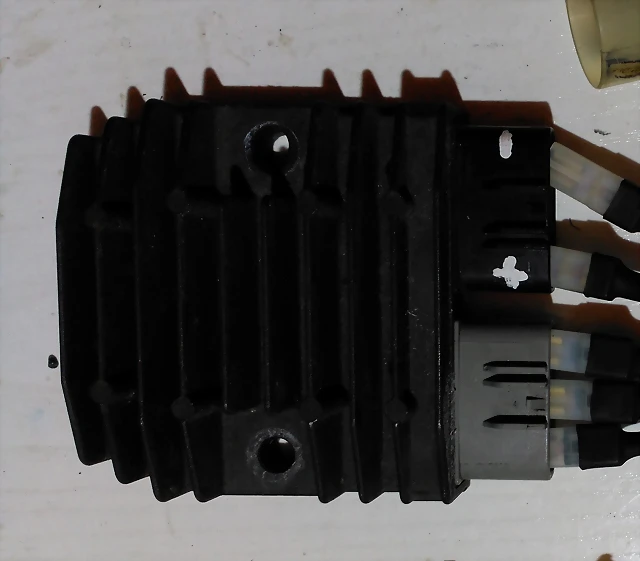 Instalando REGULADOR MOSFET (7) Instalando REGULADOR MOSFET (7)