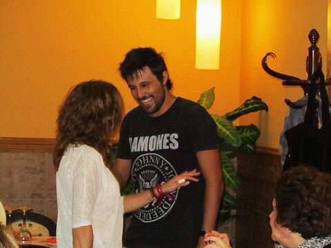 Hugo en cena antes del bolo 13 Hugo en cena antes del bolo 13