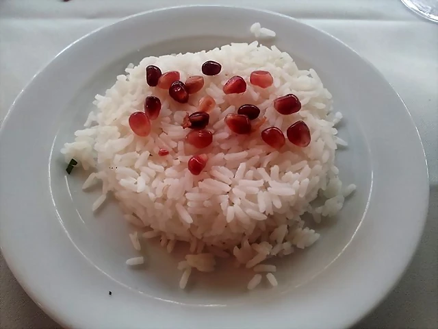 Arroz blanco con granada