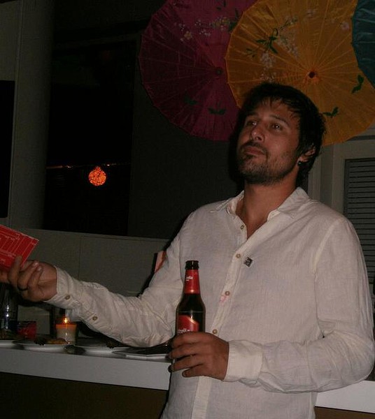 Hugo cumple Hugo cumple