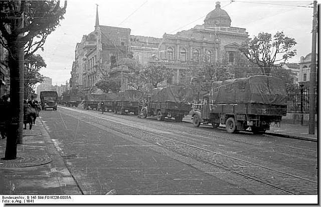 german-army-trucks-move-through-belgrade-1941