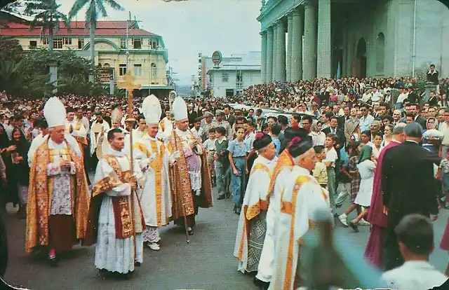 Ordenaci?n episcopal de Monse?or Rub?n Odio Herrera, el 12 de dicembre de 1952, por el Nuncio de la ?poca, Monse?or Paul Bernier, en la catedral Metropolitana de San Jos?3