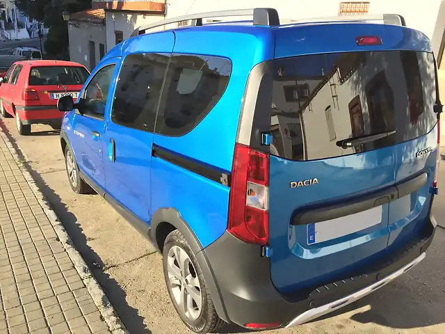 03 Dacia Dokker Stepway trasera