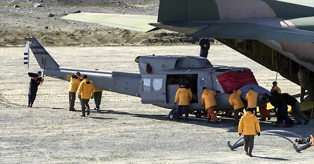 hangarx-marambio-antartida-cruce-helicoptero-bell-412-fuerza-aerea-argentina-2018-1024x535