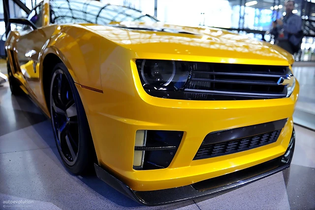 nyias-2011-camaro-bumblebee-as-seen-in-transformers-3-live-photos_14