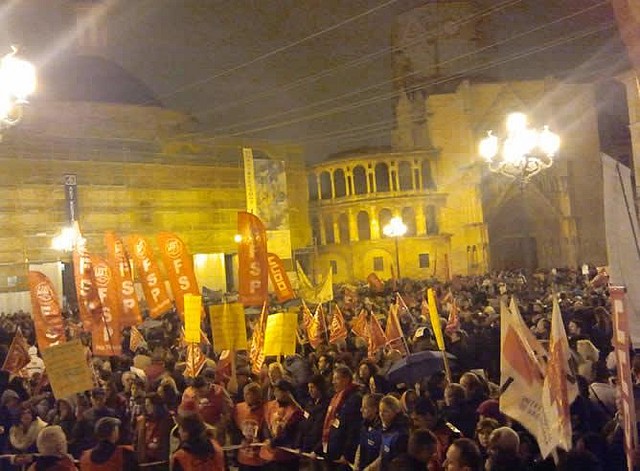 Centenares-miles-personas-concentran-Comunidad-Valenciana-recortes-servicios-publicos Centenares-miles-personas-concentran-Comunidad-Valenciana-recortes-servicios-publicos