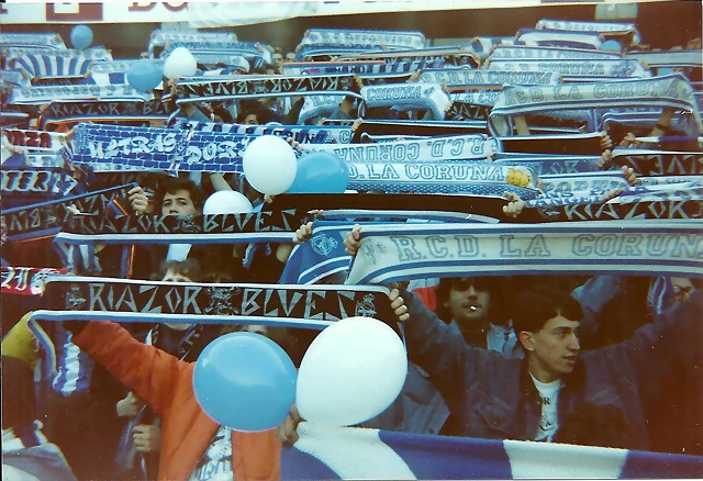 riazor blues deportivo - oviedo 91-92 liga cerca bufandas riazor blues deportivo - oviedo 91-92 liga cerca bufandas