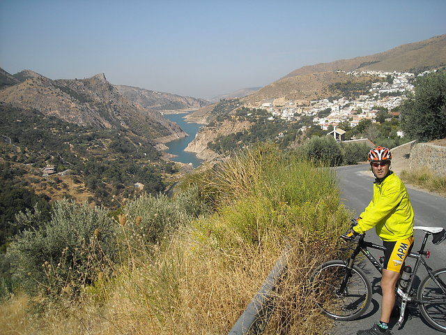 Al fondo: Güejar Sierra Al fondo: Güejar Sierra