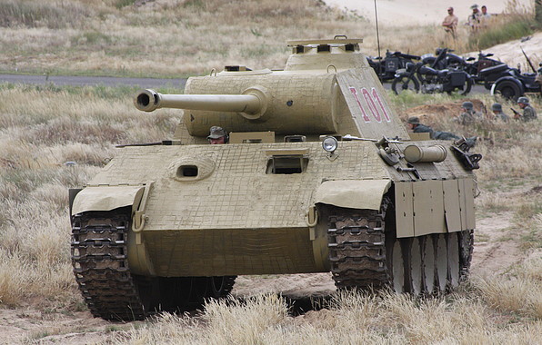 panther-sahara2014-tank-action