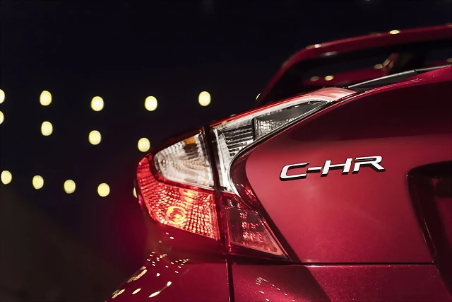 noledToyota-Teaser-C-HR (1) noledToyota-Teaser-C-HR (1)