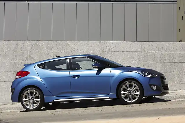 Hyundai-Veloster-2015-06