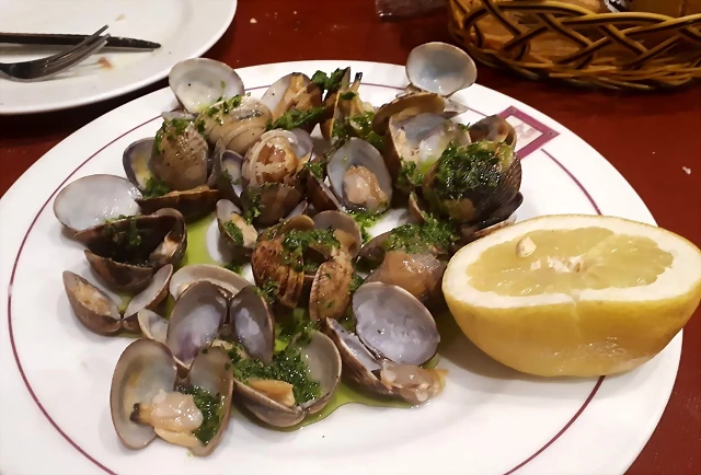 Almejas al culantro con limón Almejas al culantro con limón