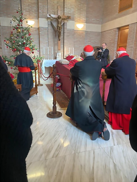 Capilla Ardiente SSPPEBXVI, Colegio Cardenalicio.