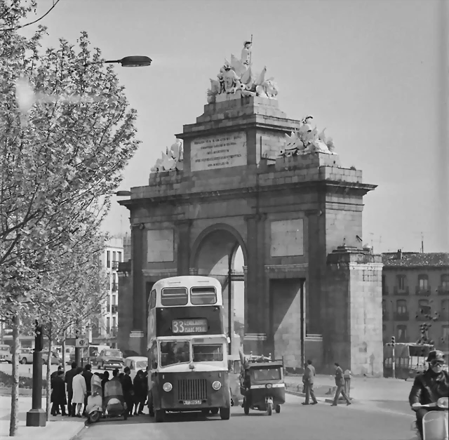Madrid Gran Via de San Francisco - Puerta de Toledo 1967 Madrid Gran Via de San Francisco - Puerta de Toledo 1967