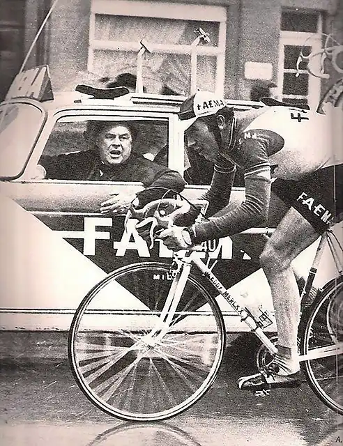 1969 - Tour de Flandes. Ataque a 70 km de meta con la oposici?n de su director