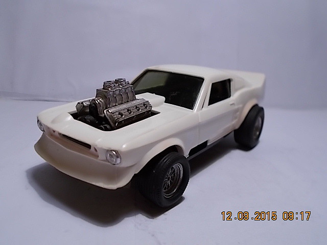 FORD MUSTANG EXIN 1