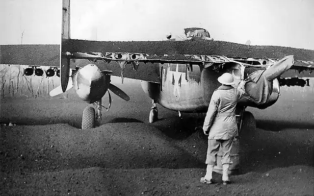 Bombardero medio B-25 Mitchell cubierto de cenizas del Vesubio