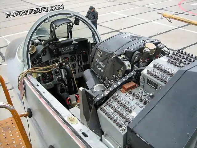 12 cockpit MIG29