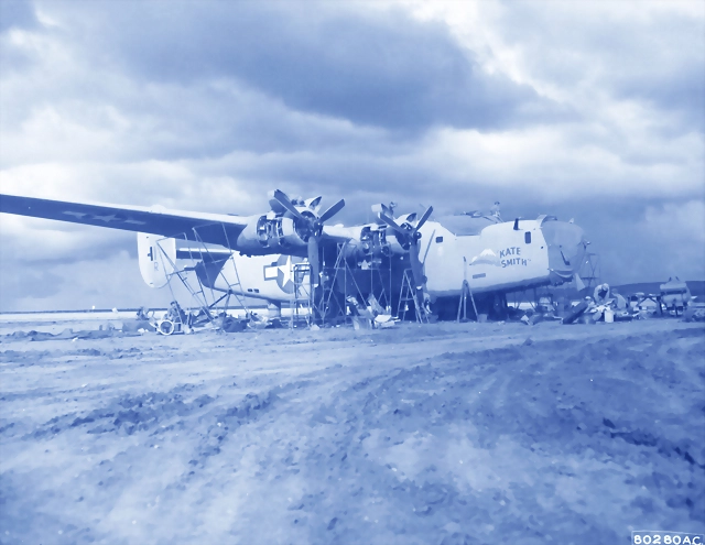 42-40654-B-24D-Liberator-9AF-98BG344BS-R-Kate-Smith-nose-art-right-side-Bengasi-Cirenaica-Libya-1st-Nov-1943-NA221 42-40654-B-24D-Liberator-9AF-98BG344BS-R-Kate-Smith-nose-art-right-side-Bengasi-Cirenaica-Libya-1st-Nov-1943-NA221